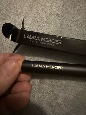 laura mercier vaviar Eye Color Stick with Gold Text